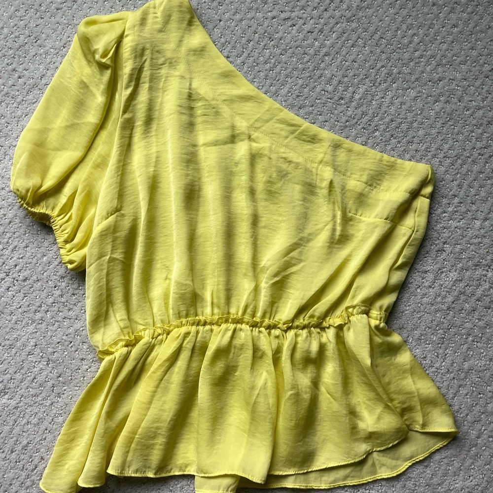 NWOT Bright yellow one shoulder top! Size L